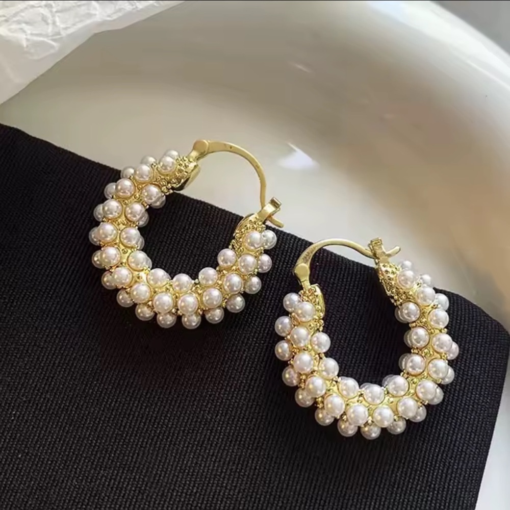 NEW! Elegant Vintage Pearl Hoop Earrings. A6-186 - Picture 5 of 8